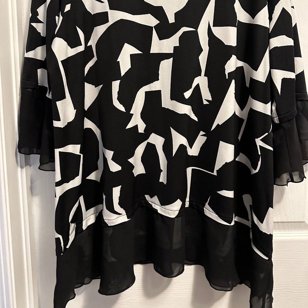 Geo Print Laura Plus Top - Picture 5 of 5